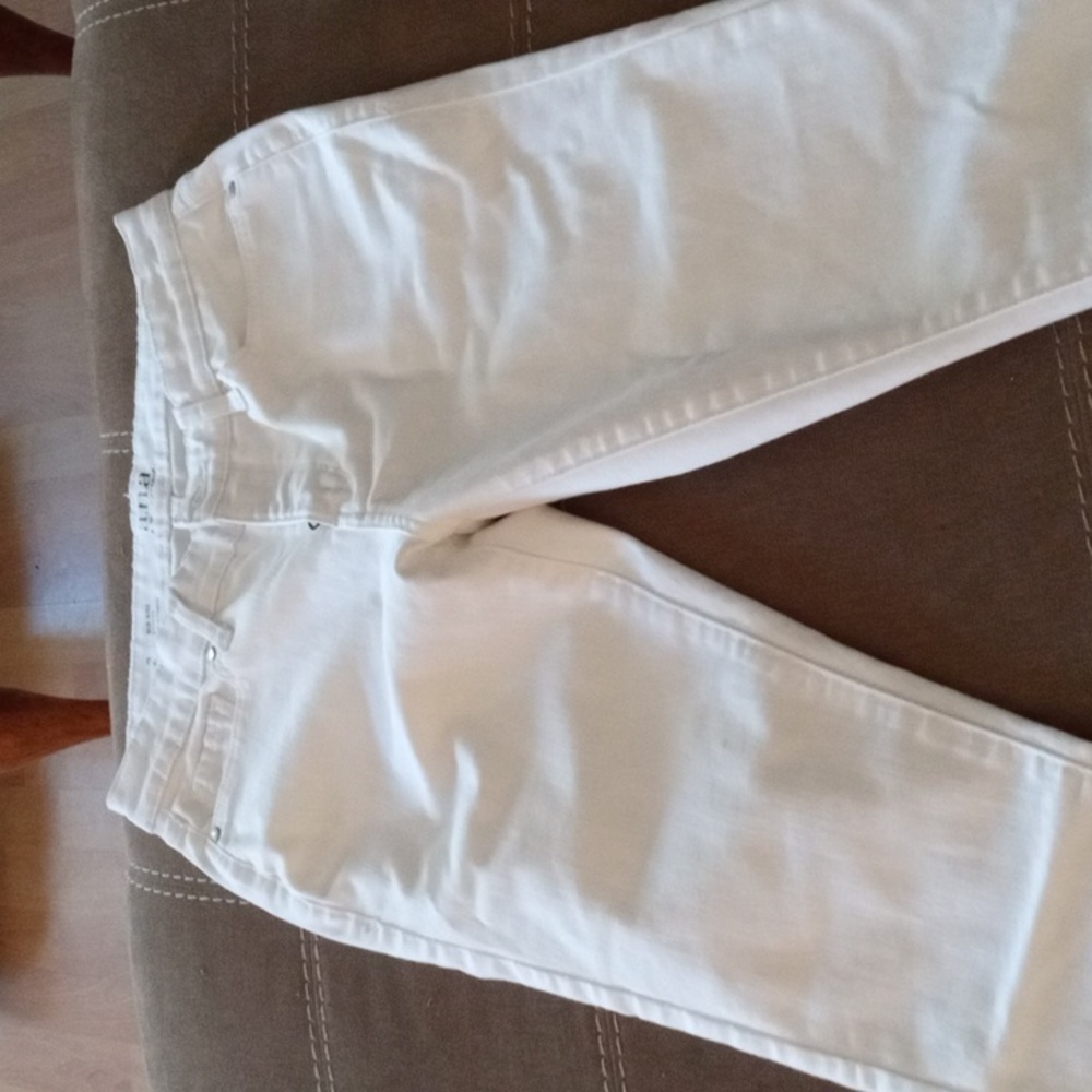 Mid-rise skinny jeans